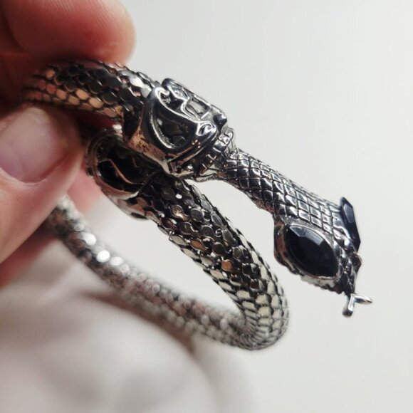 Vintage – Incredible Stainless Silver Mesh Coil Snake Serpent Bracelet Arm Cuff - Picture 7 of 8